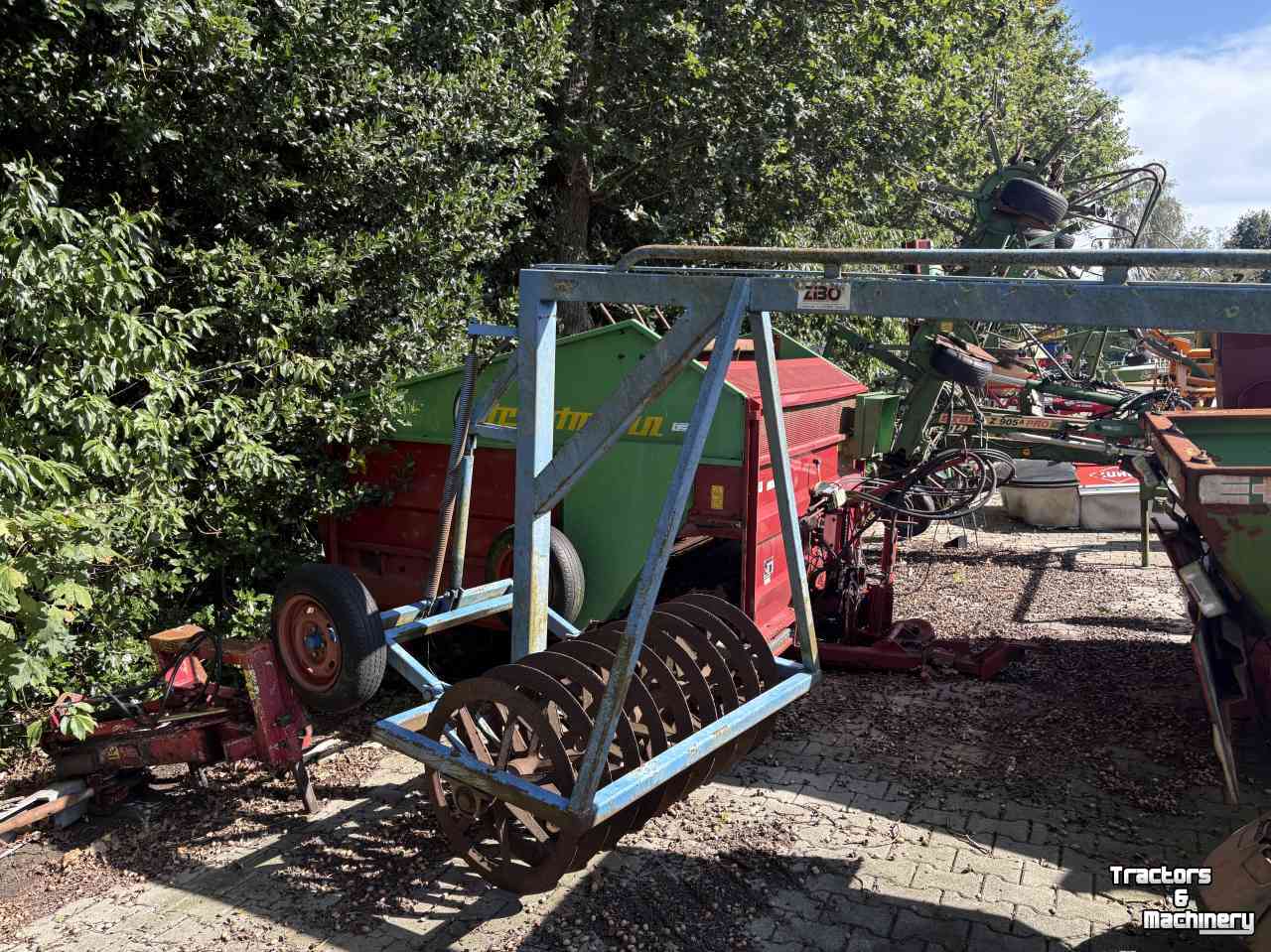 Furrow presses Zibo Vorenpakker