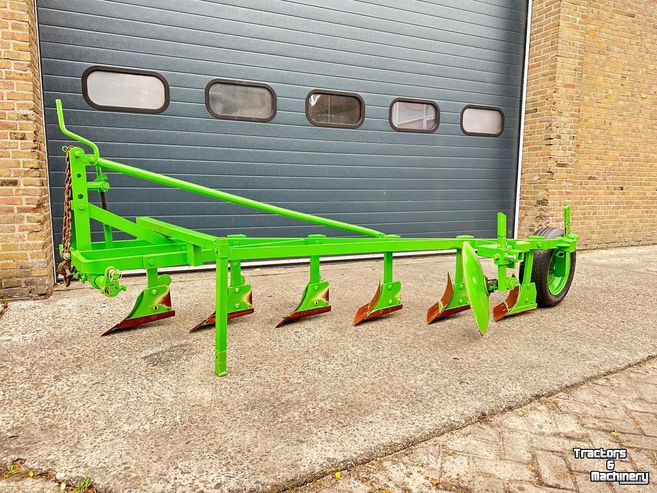 Ploughs  Stoppelploeg 6 schaar