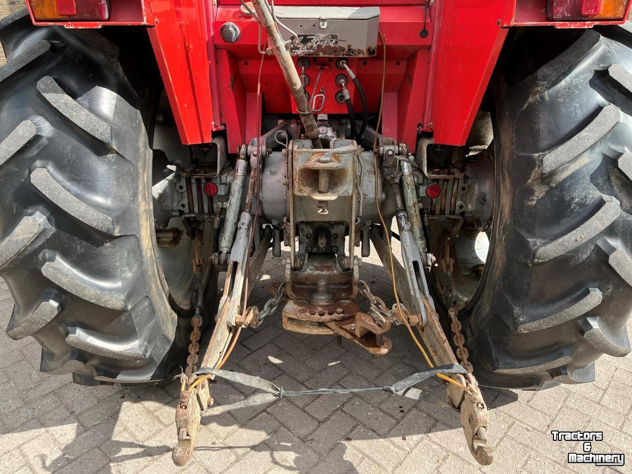 Tractor Massey Ferguson 590-4 met voorlader