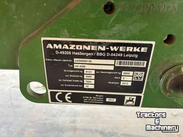 Fieldsprayer Amazone UX 4200 spuit