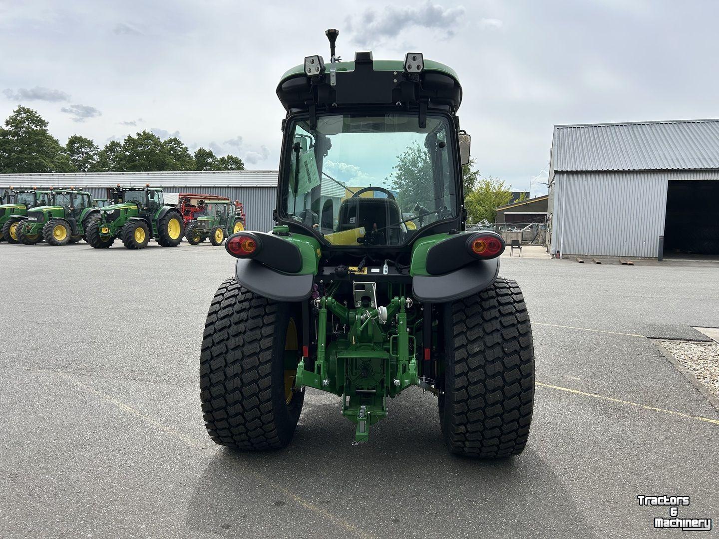 Small-track Tractor John Deere 4066R