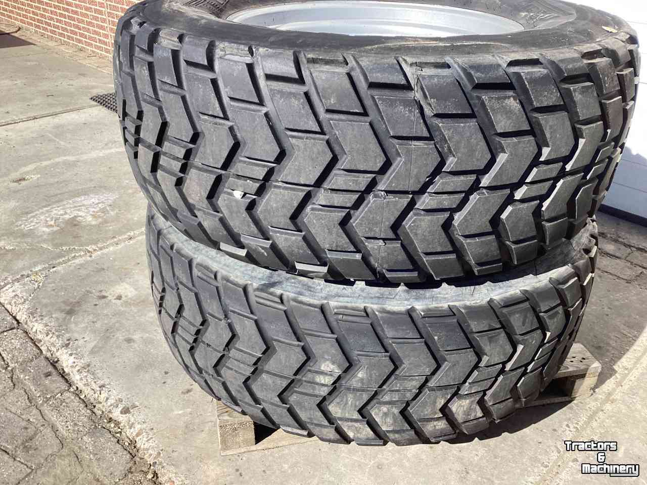 Wheels, Tyres, Rims & Dual spacers New Holland Gazonbanden op velg