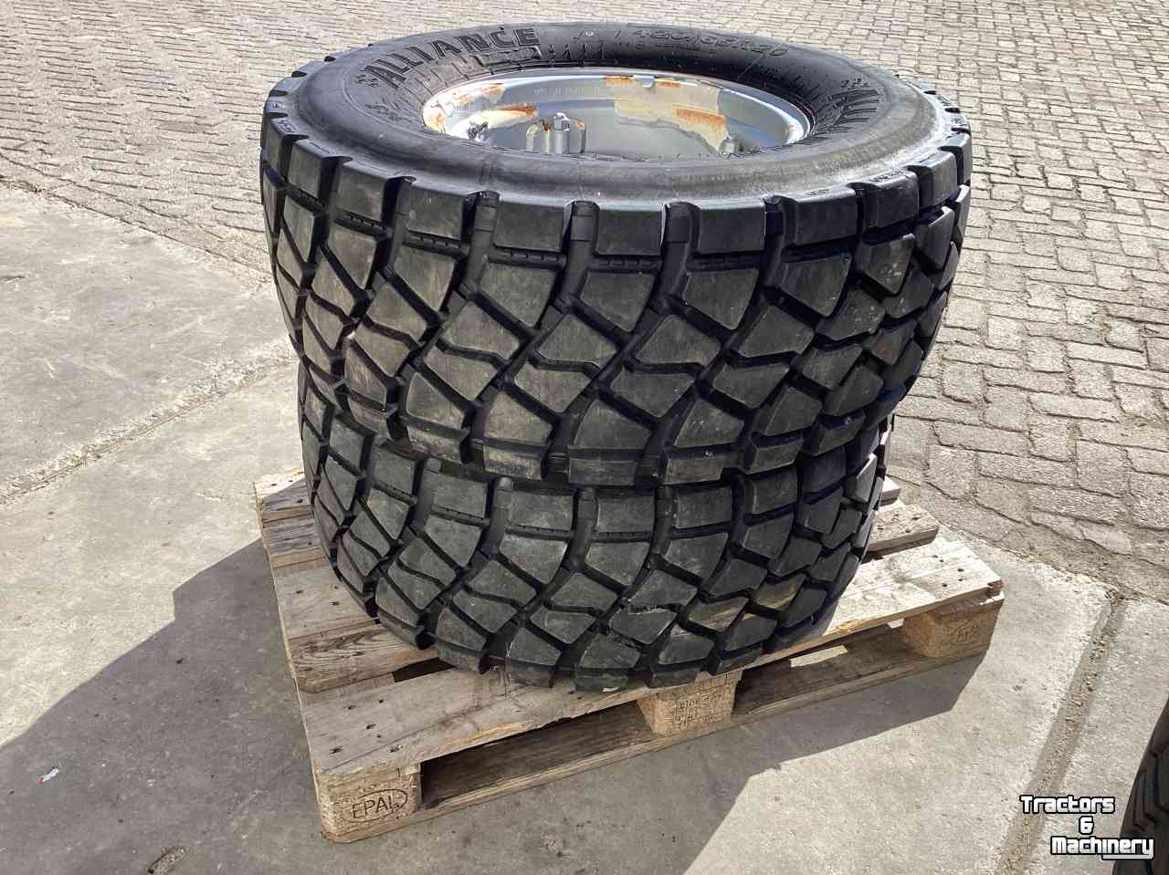 Wheels, Tyres, Rims & Dual spacers New Holland Gazonbanden op velg