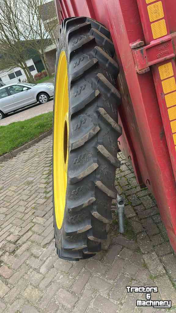 Wheels, Tyres, Rims & Dual spacers  Set 270/95R54 Kleber Cropker op JD verstel velg