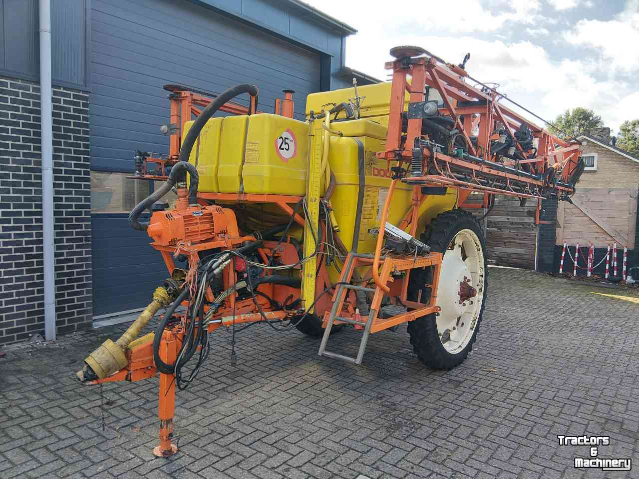 Fieldsprayer Douven Getrokken Veldspuit 27 meter met AirJet