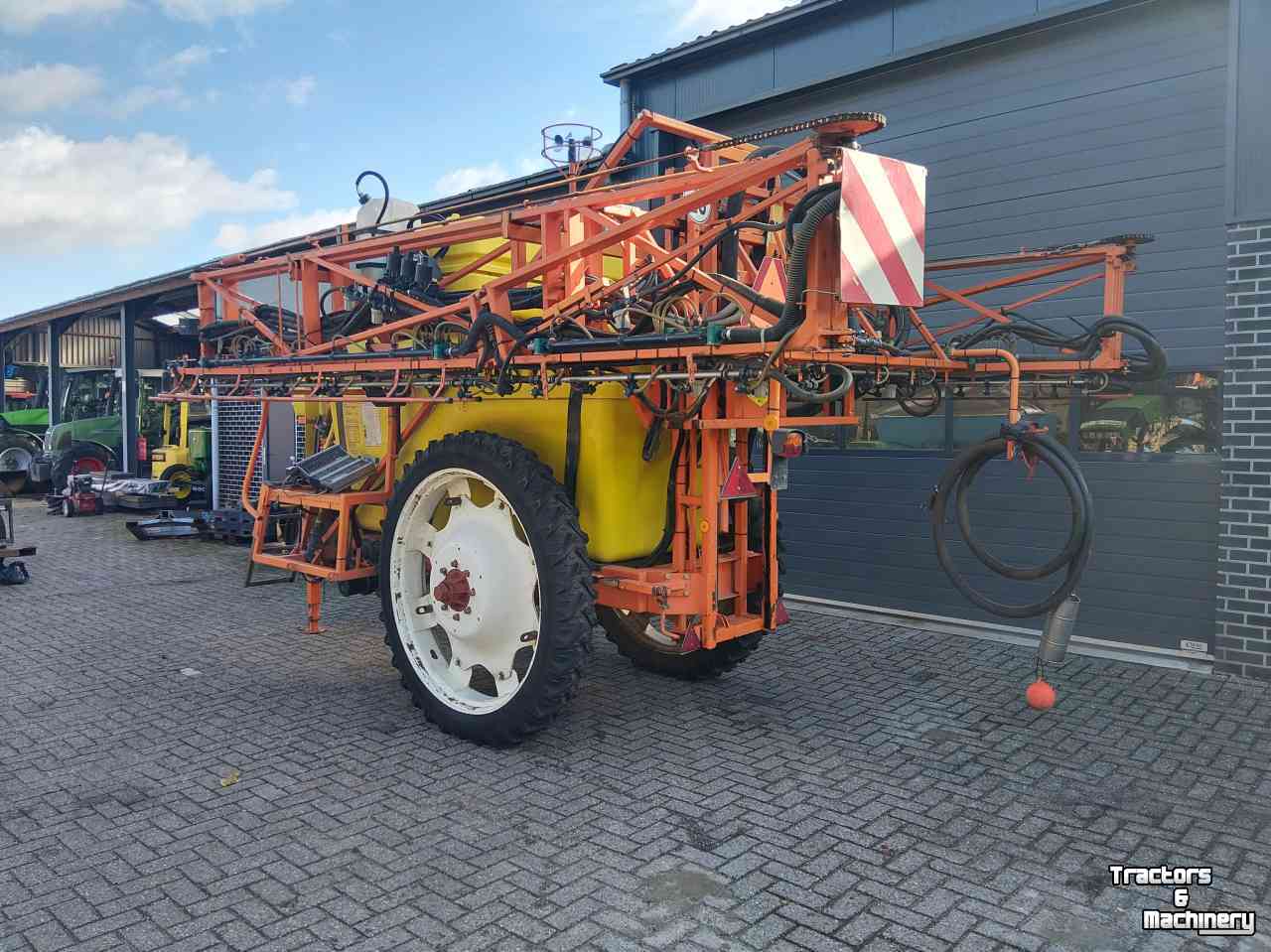 Fieldsprayer Douven Getrokken Veldspuit 27 meter met AirJet