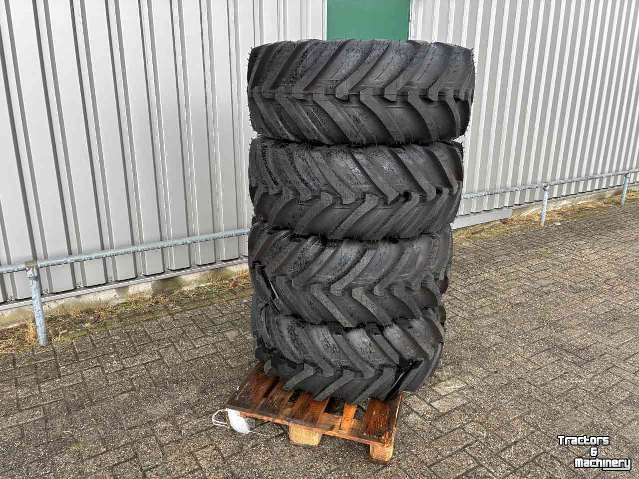 Wheels, Tyres, Rims & Dual spacers  Michelin 400/70R20 XMCL