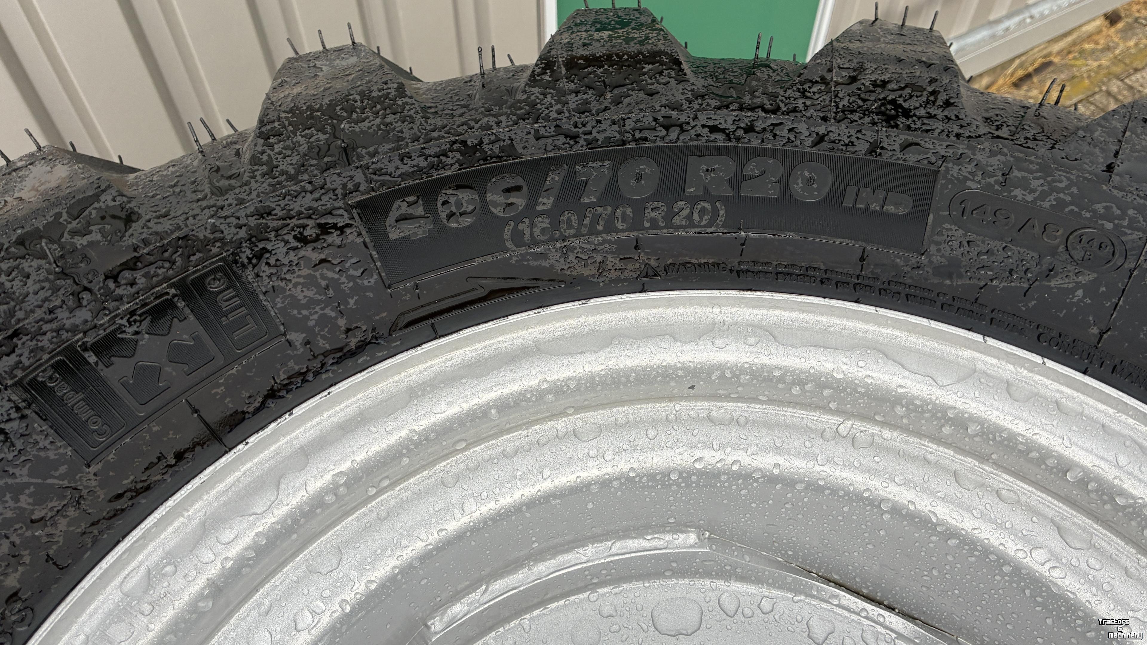 Wheels, Tyres, Rims & Dual spacers  Michelin 400/70R20 XMCL op 8 gats velg NIEUW