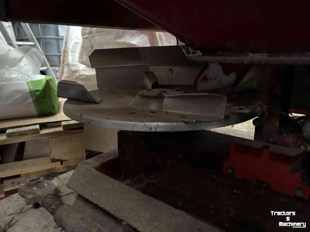 Fertilizer spreader Rotina Kunstmeststrooier