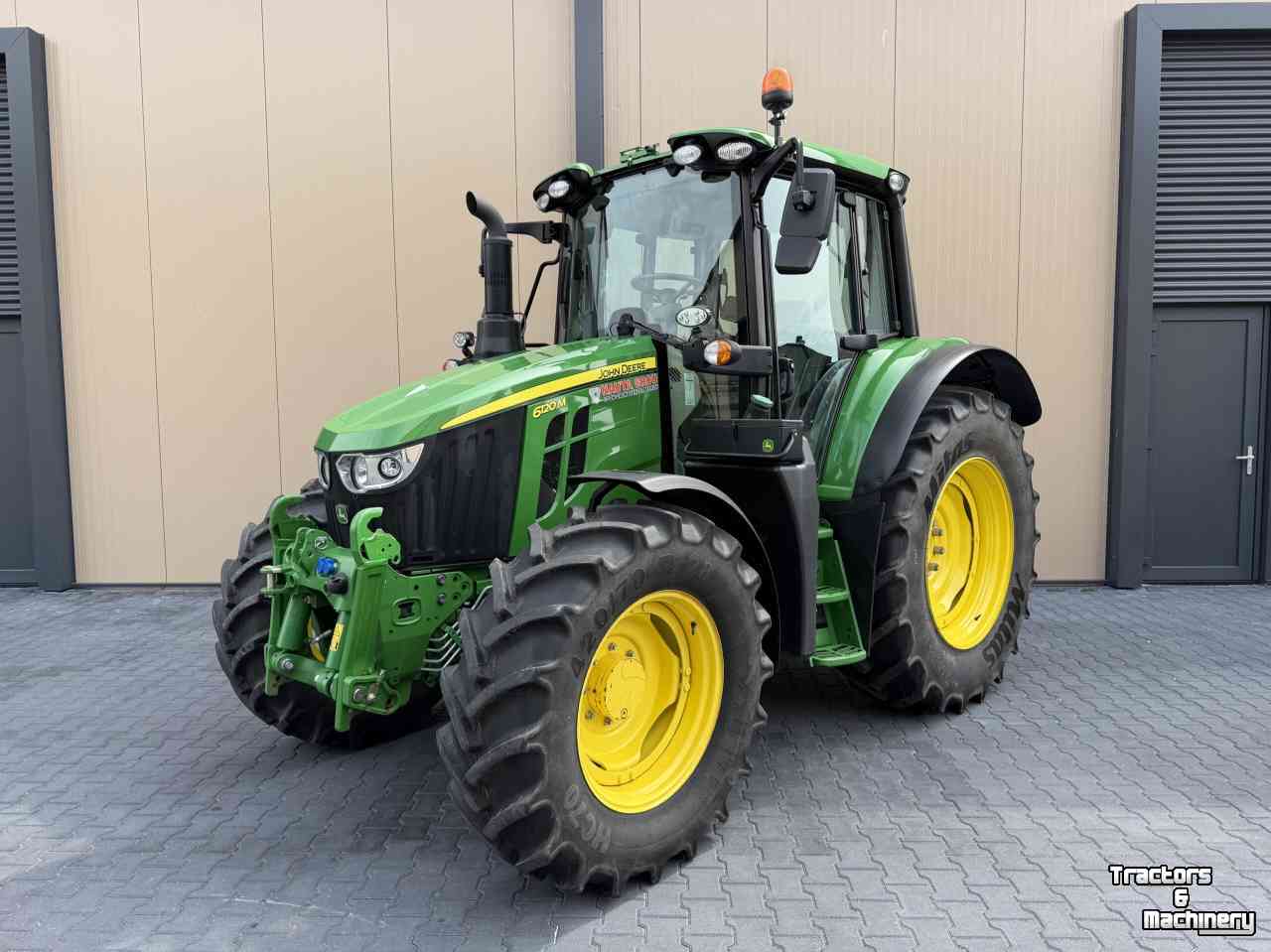 Tractor John Deere 6120M