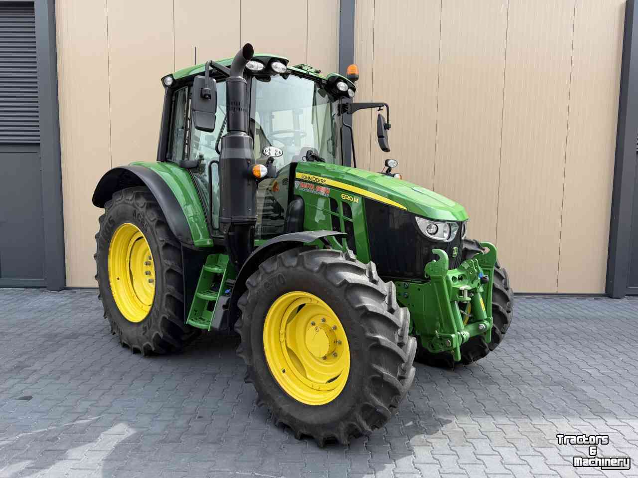 Tractor John Deere 6120M