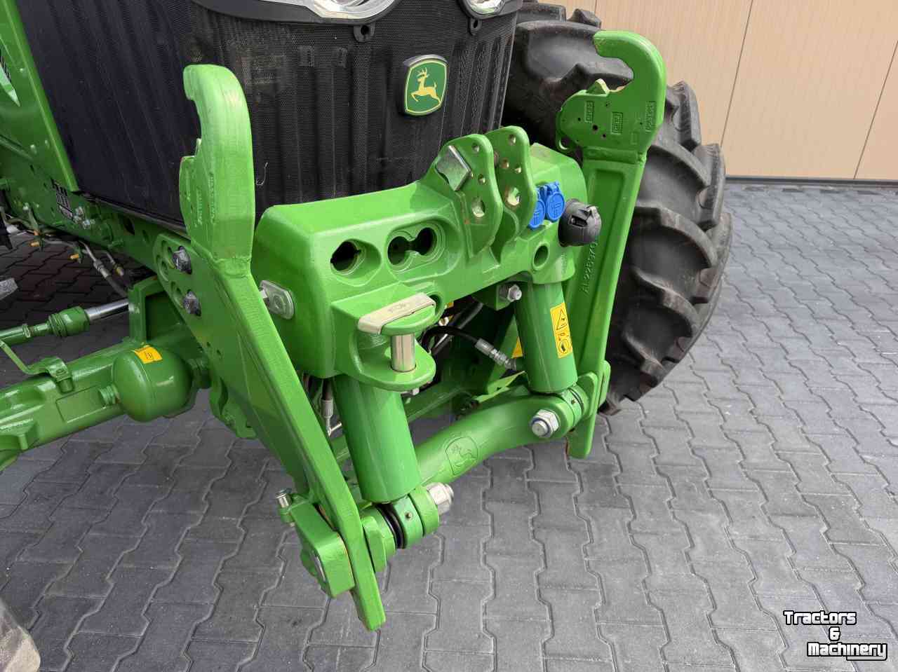Tractor John Deere 6120M