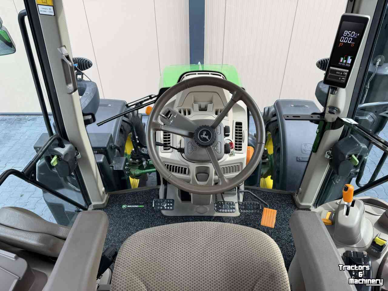 Tractor John Deere 6120M