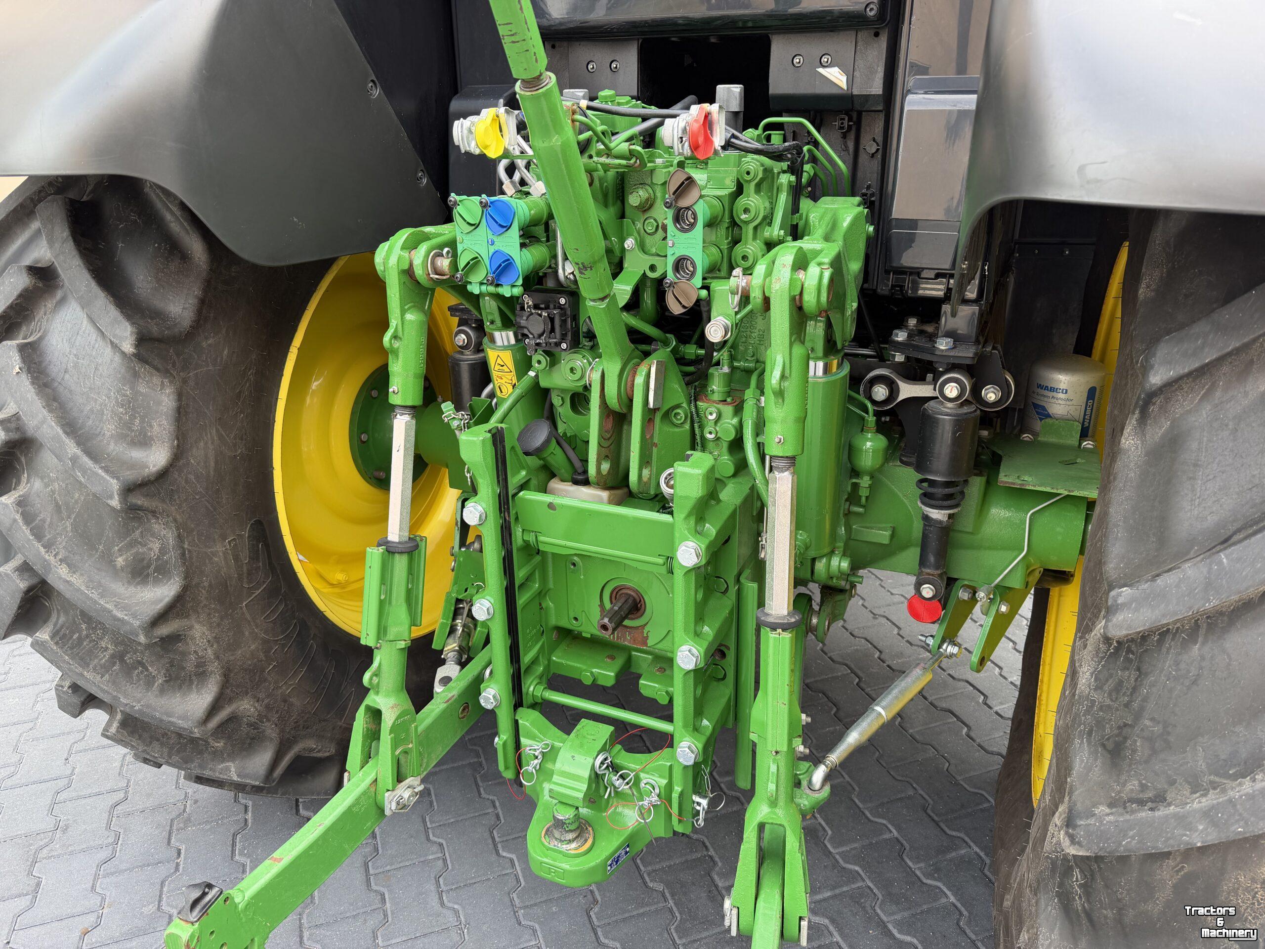 Tractor John Deere 6120M