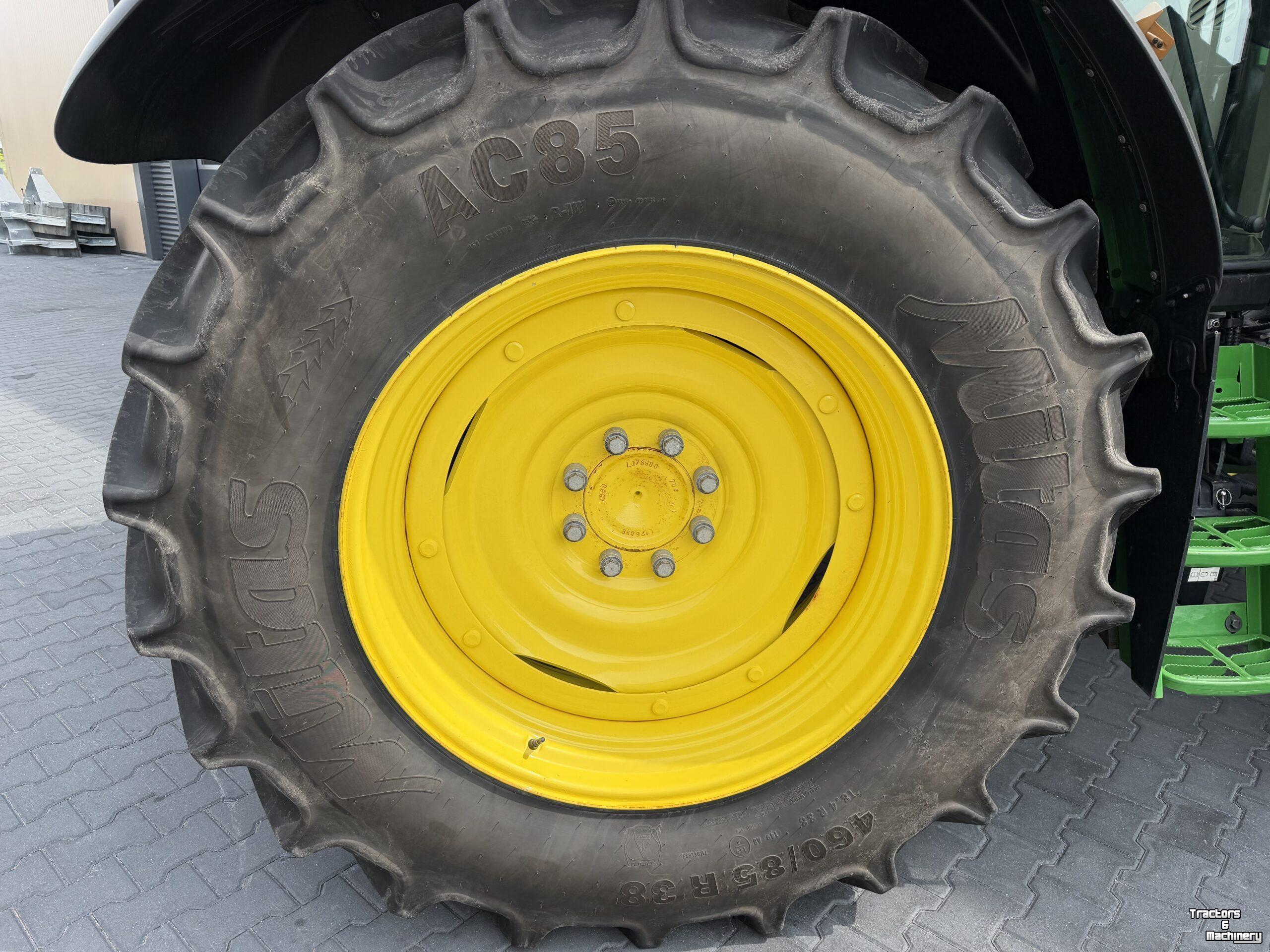 Tractor John Deere 6120M