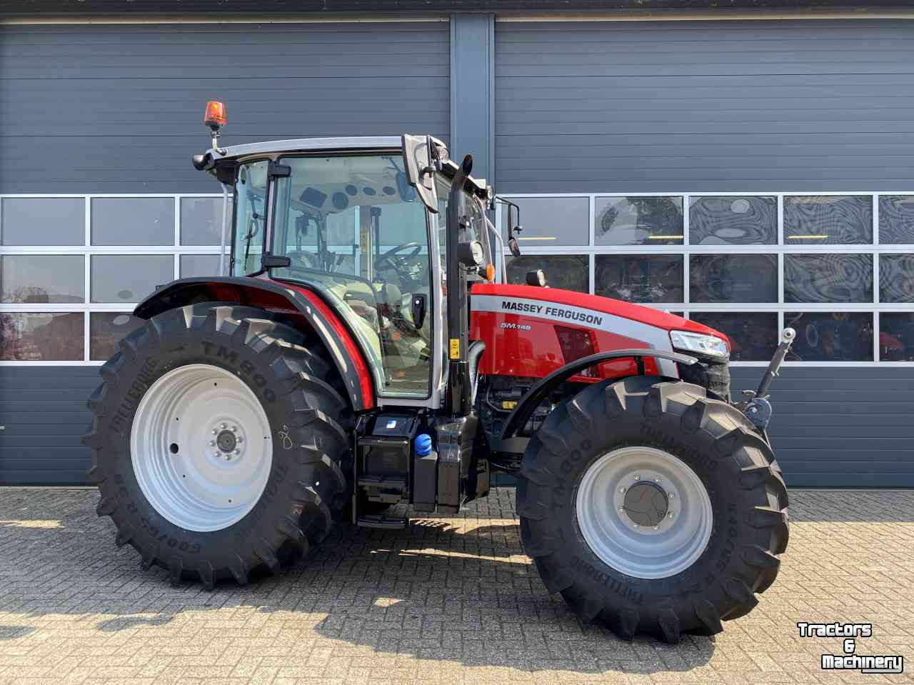 Tractor Massey Ferguson 5M.145 Dyna4