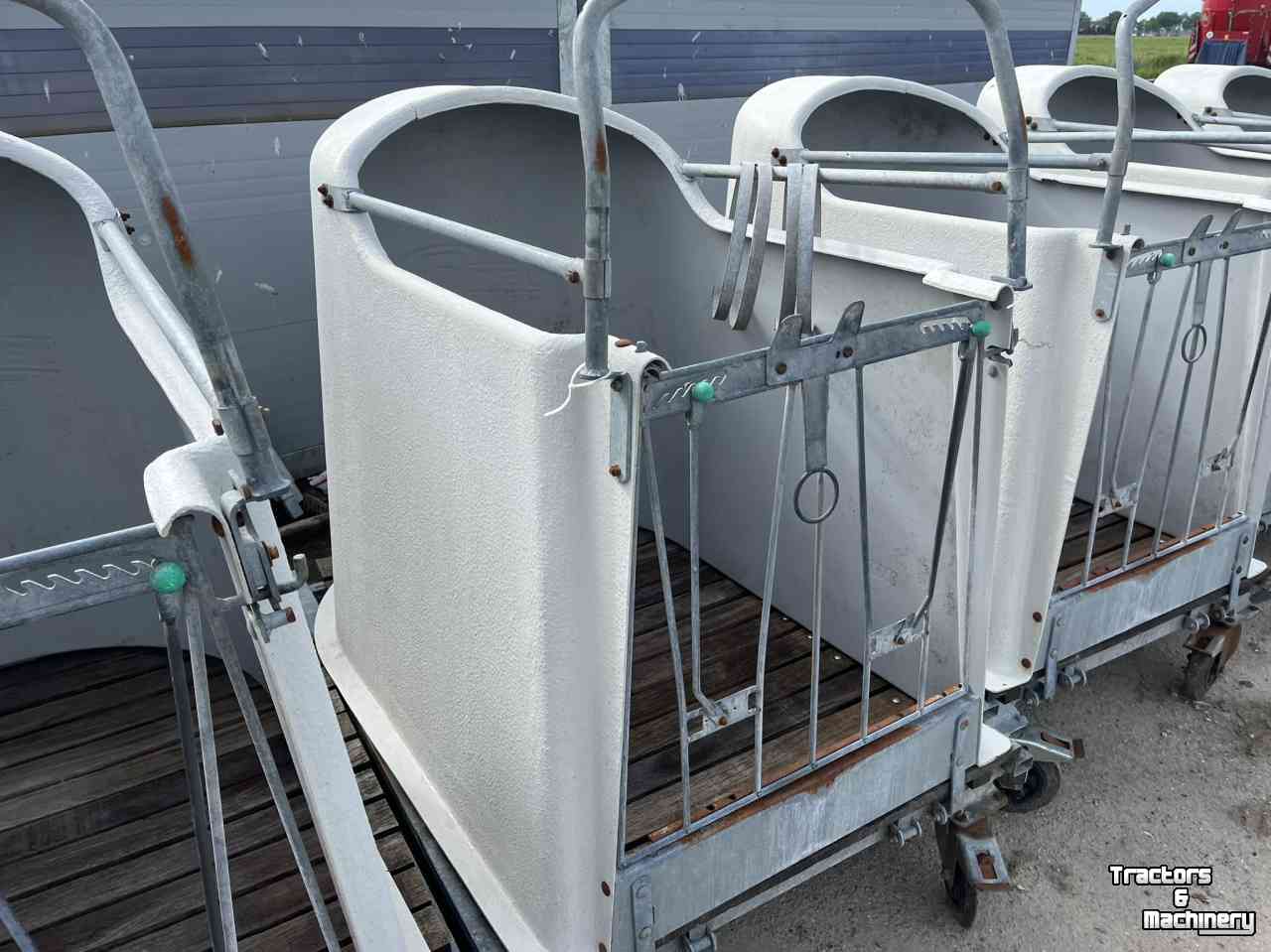 Calf hutches CalfOtel Eenlingboxen Iglo's