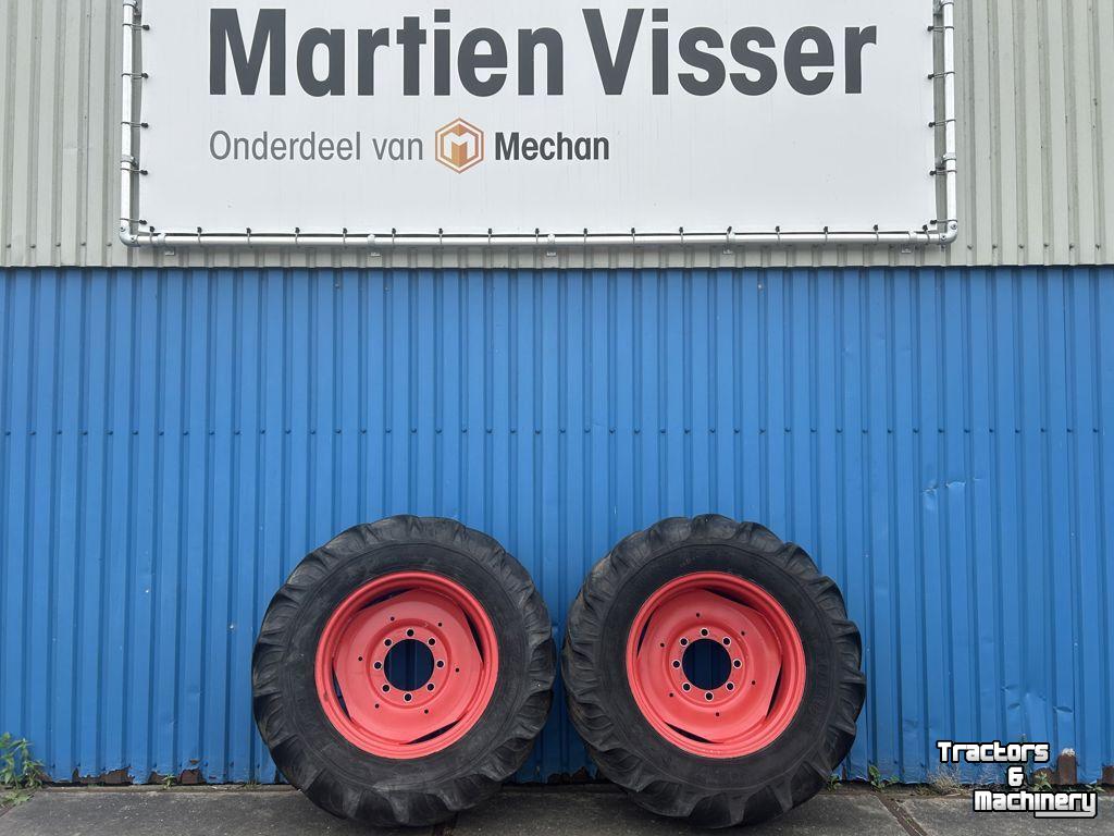 Wheels, Tyres, Rims & Dual spacers Fendt TAURUS 420/70R28 op 8 gaats velgen