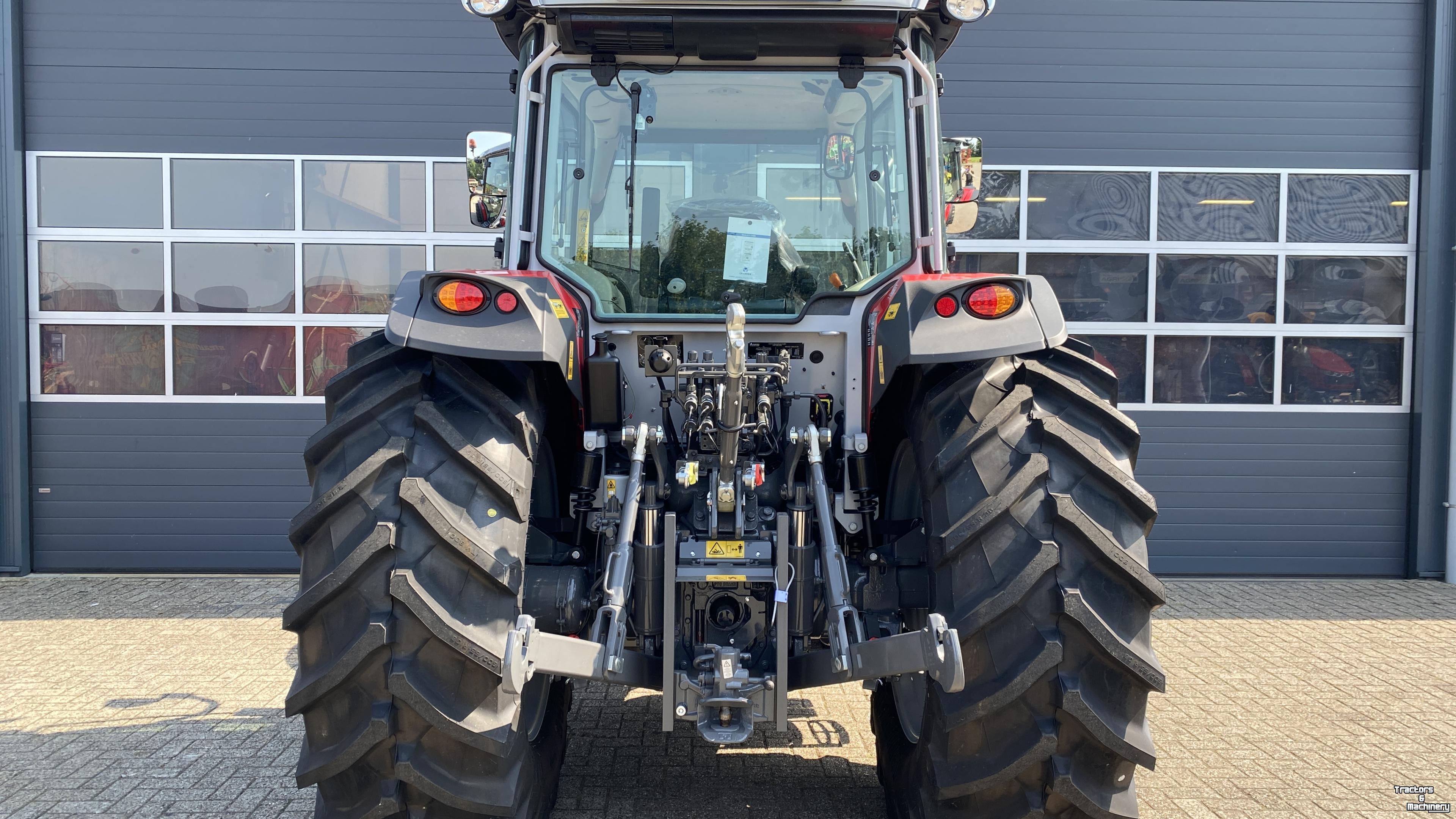 Tractor Massey Ferguson 5M.145 Dyna4