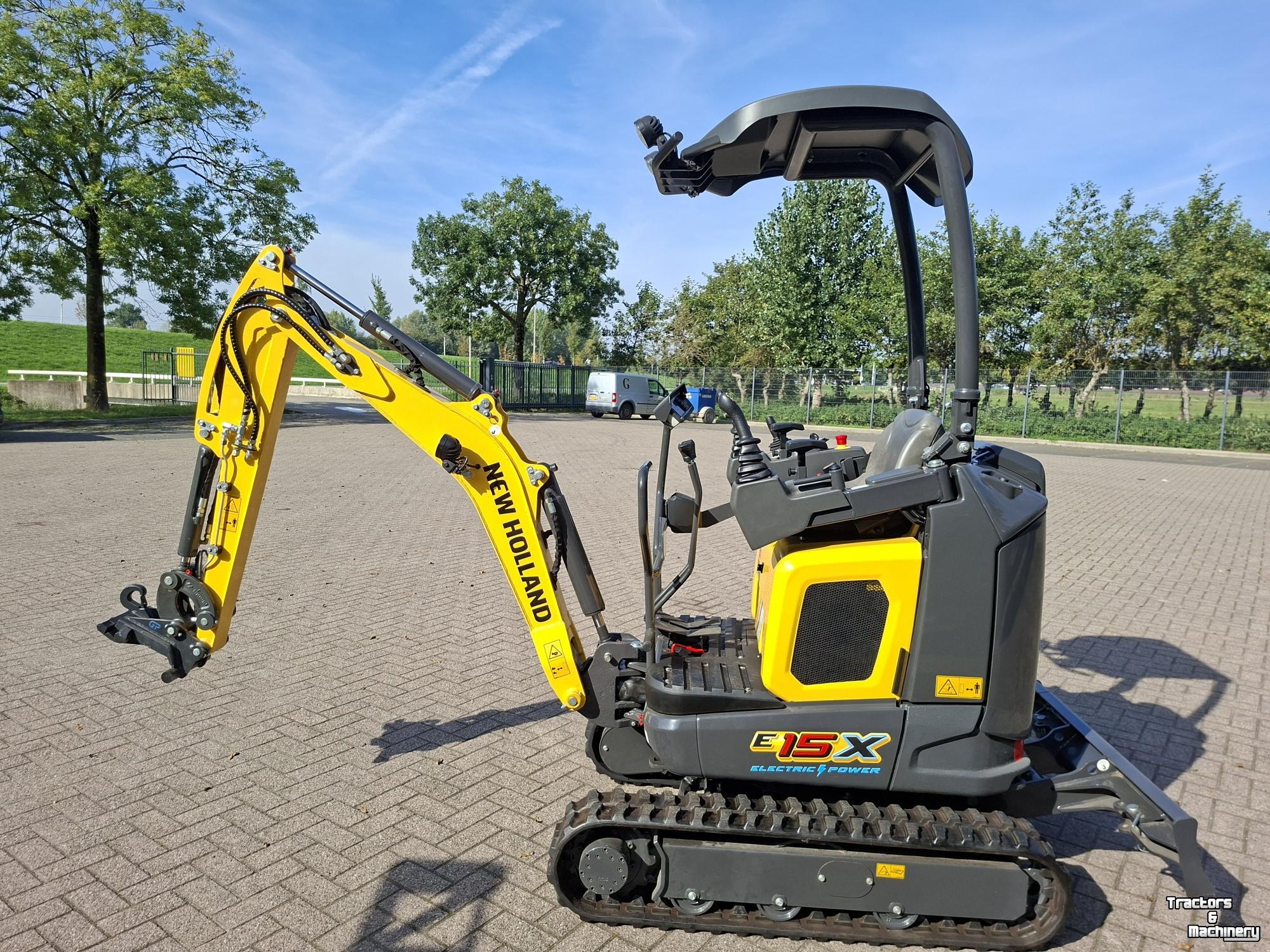 Mini-Excavator New Holland E15X