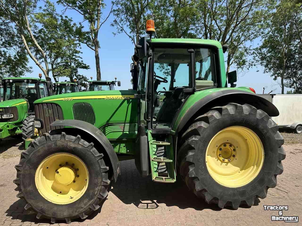 Tractors John Deere 6520