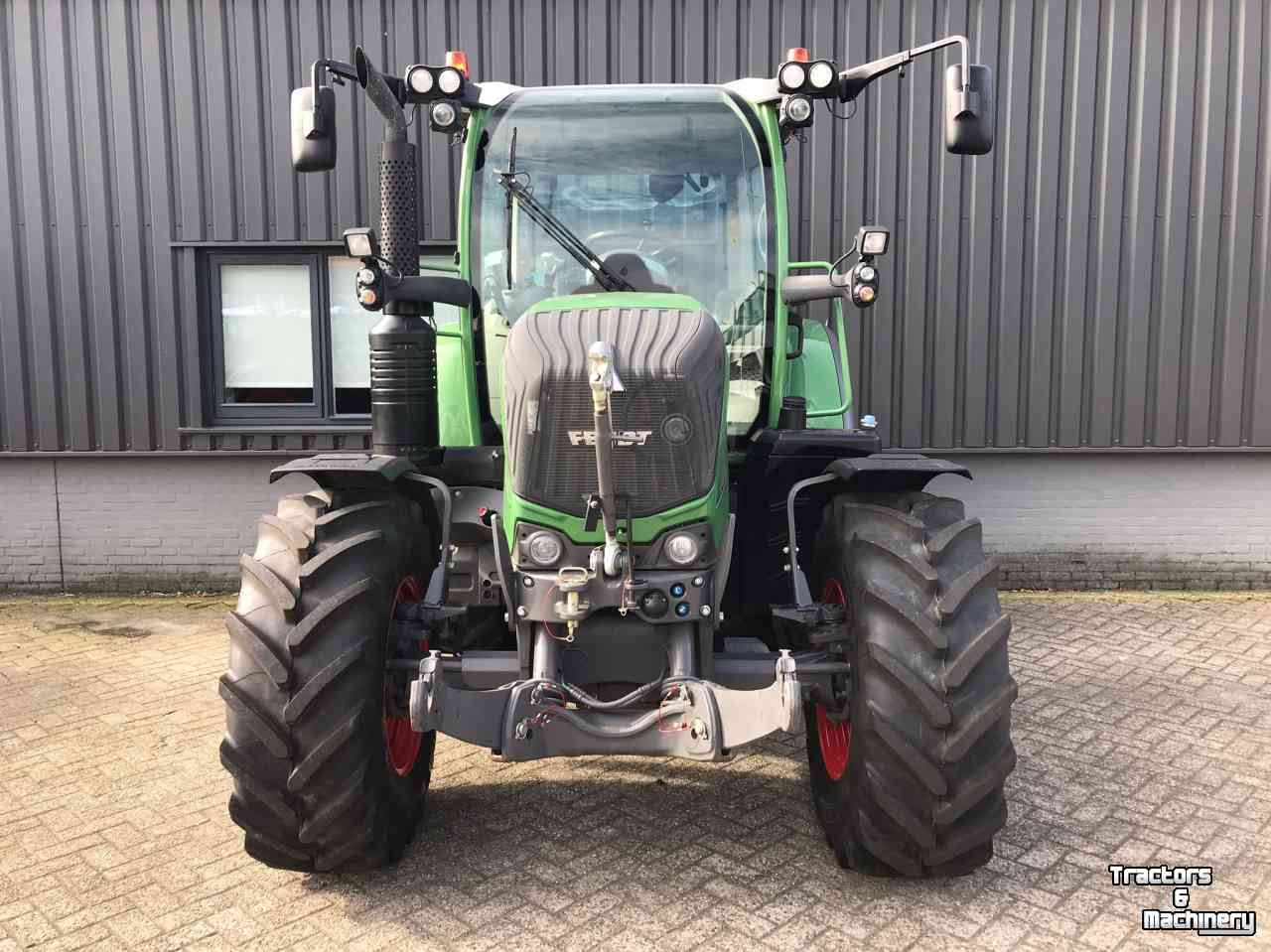Tractors Fendt 311 Vario S4 Profi