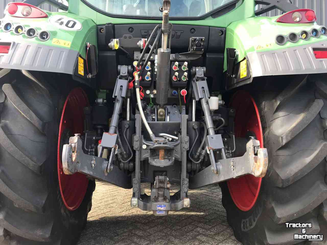 Tractors Fendt 311 Vario S4 Profi
