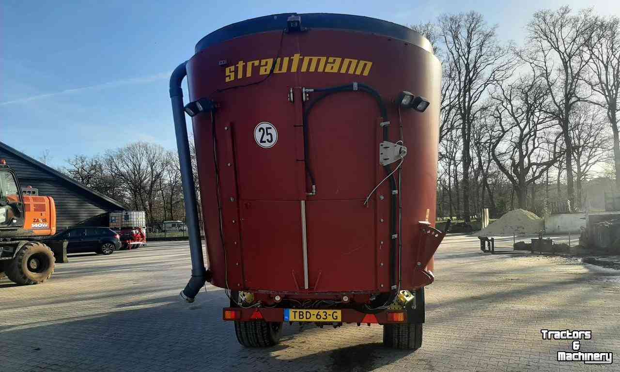 Self-propelled feed mixer Strautmann Verti-Mix 2001 D-SF Fast Cut Voermengwagen
