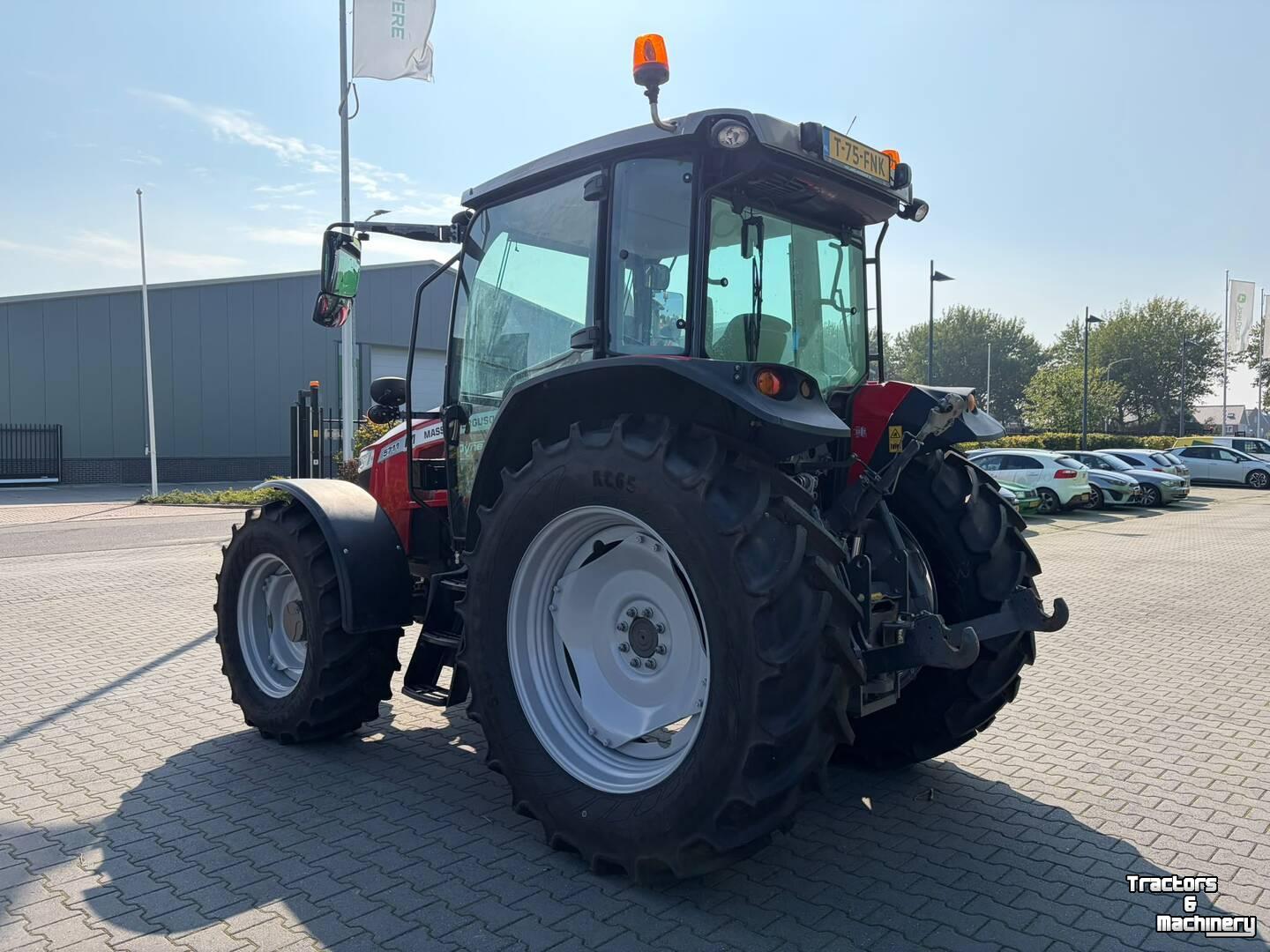 Tractor Massey Ferguson 5711M