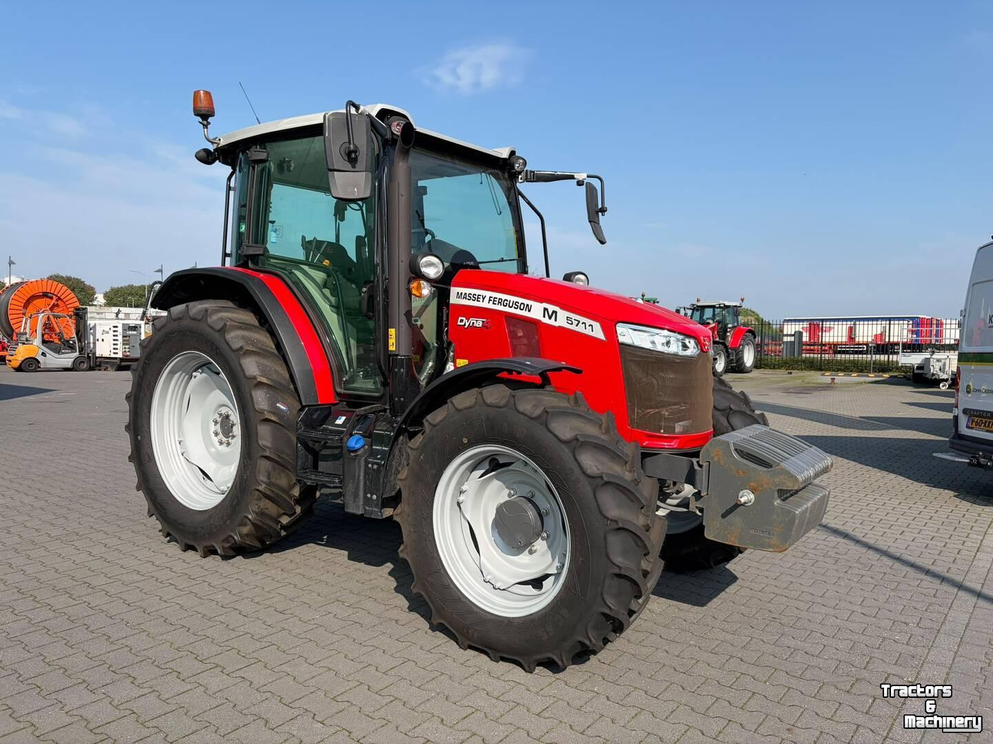 Tractor Massey Ferguson 5711M
