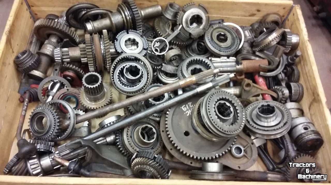 Used parts for tractors Case-IH International en Mc Cormick onderdelen