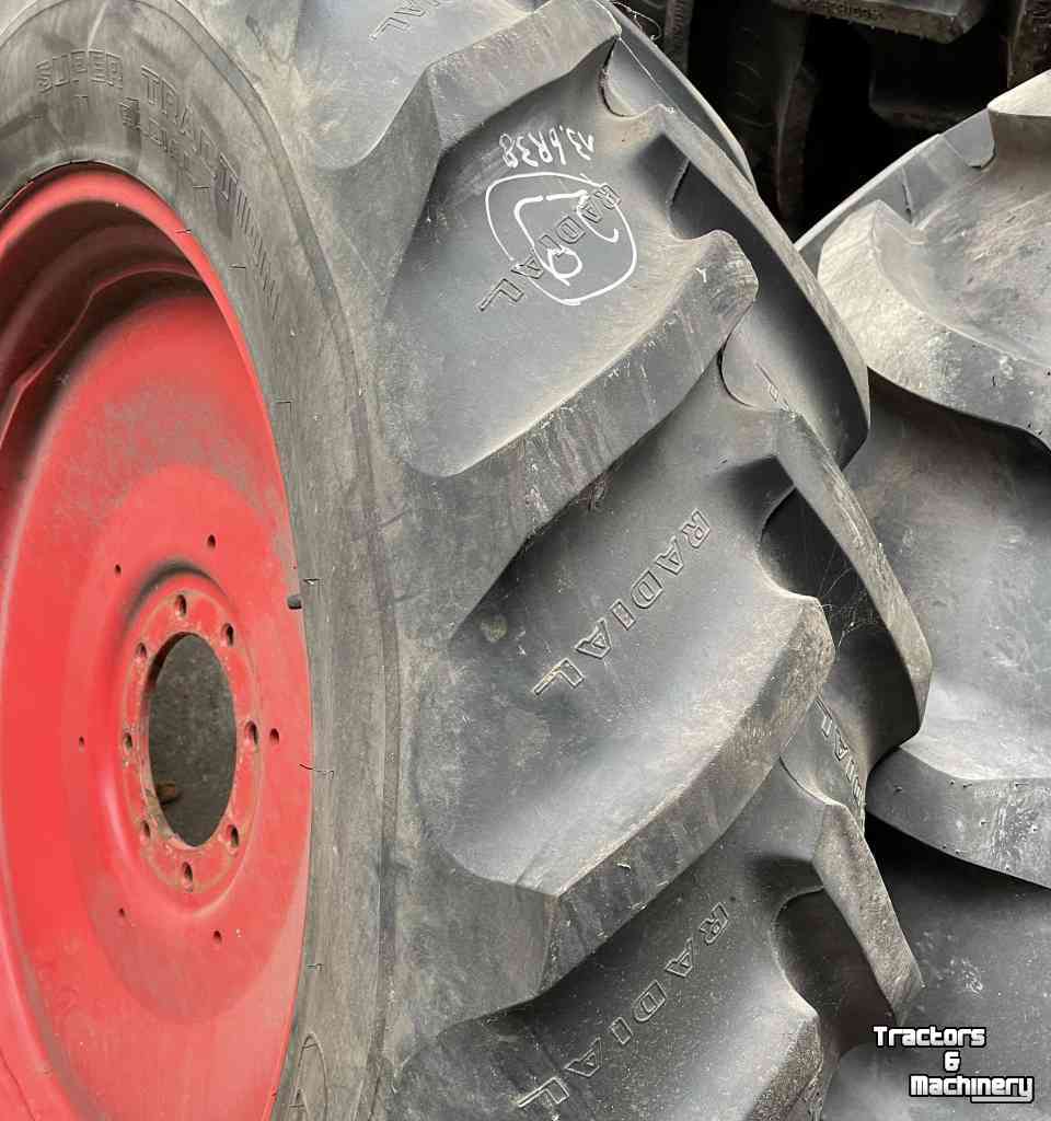 Wheels, Tyres, Rims & Dual spacers Good Year 13.6R38 128A8 op Fendt velg