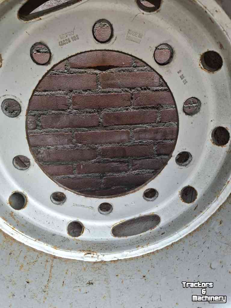 Wheels, Tyres, Rims & Dual spacers Vredestein Vredestein 650/50R22.5 banden op velg. Dumper/kieper/ladewagen.