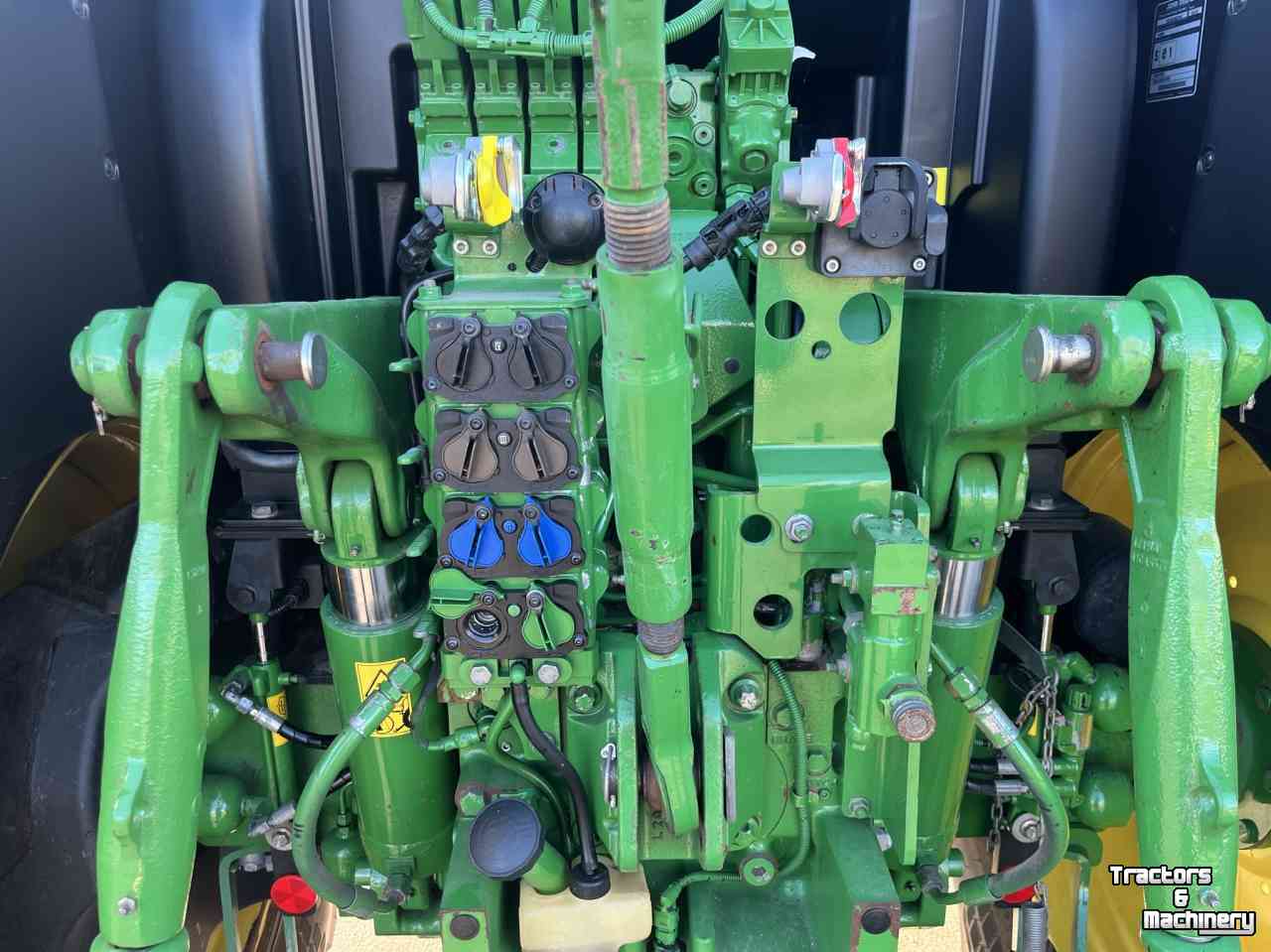 Tractors John Deere 6145R 50KM AP. AT ready!! Lucht