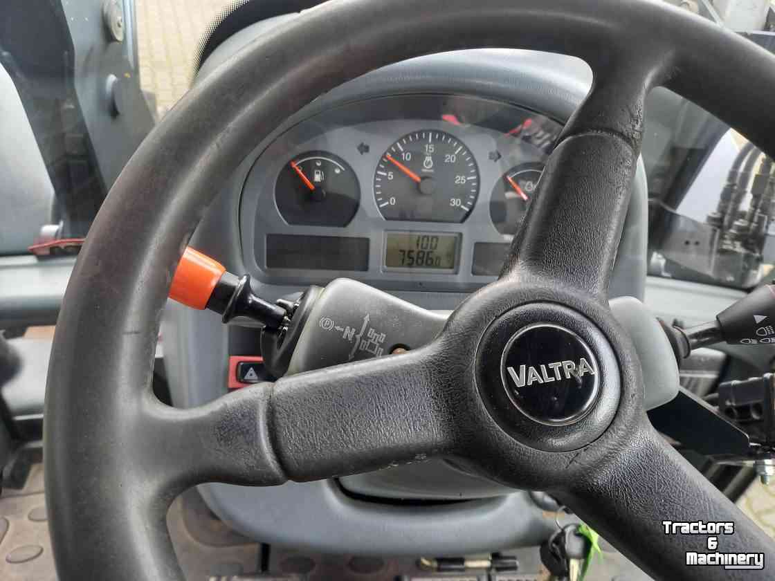 Tractors Valtra N92 + frontlader
