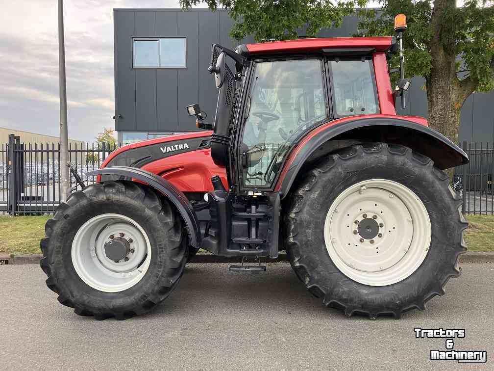 Tractor Valtra N142