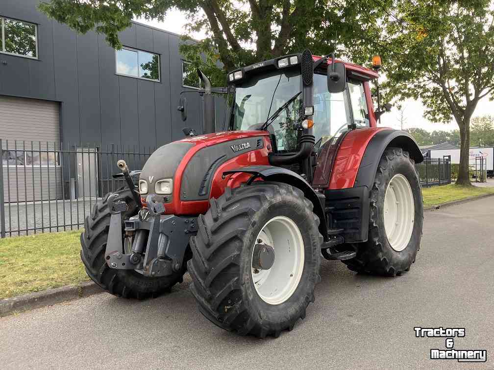 Tractor Valtra N142