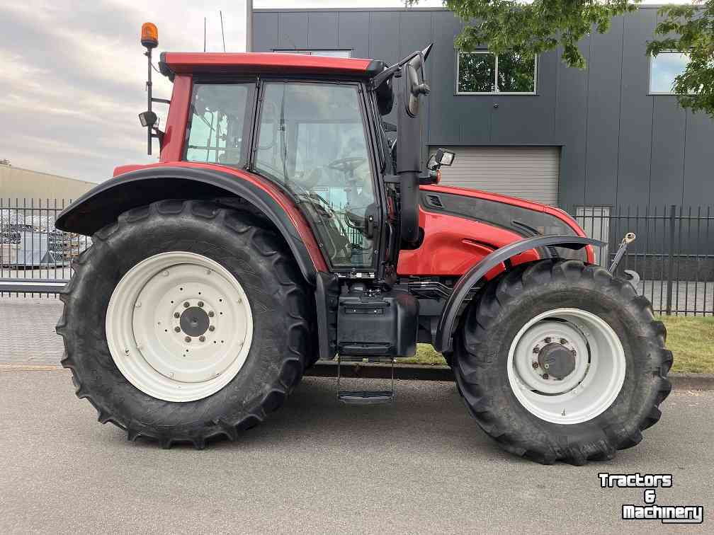Tractor Valtra N142