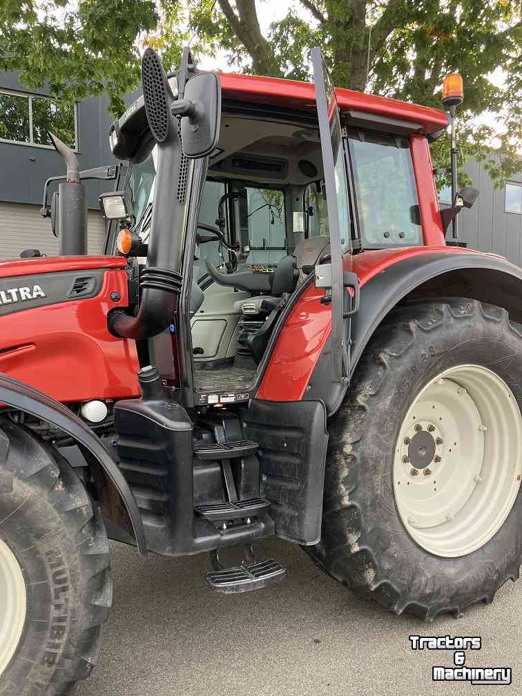 Tractor Valtra N142