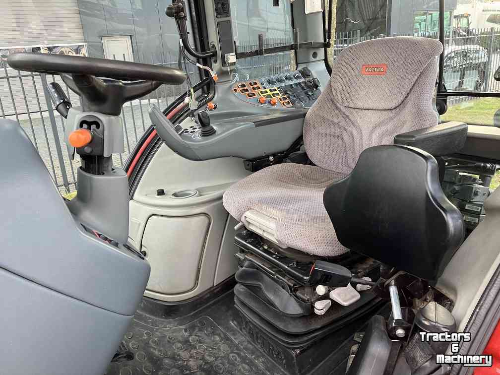 Tractor Valtra N142