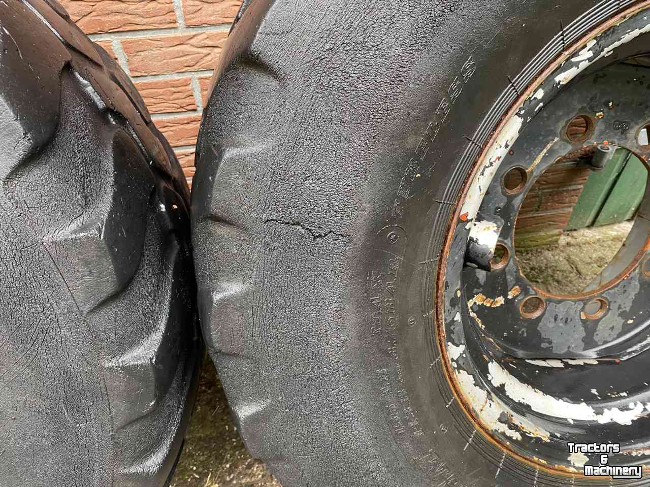 Wheels, Tyres, Rims & Dual spacers Dunlop 405/70 R20
