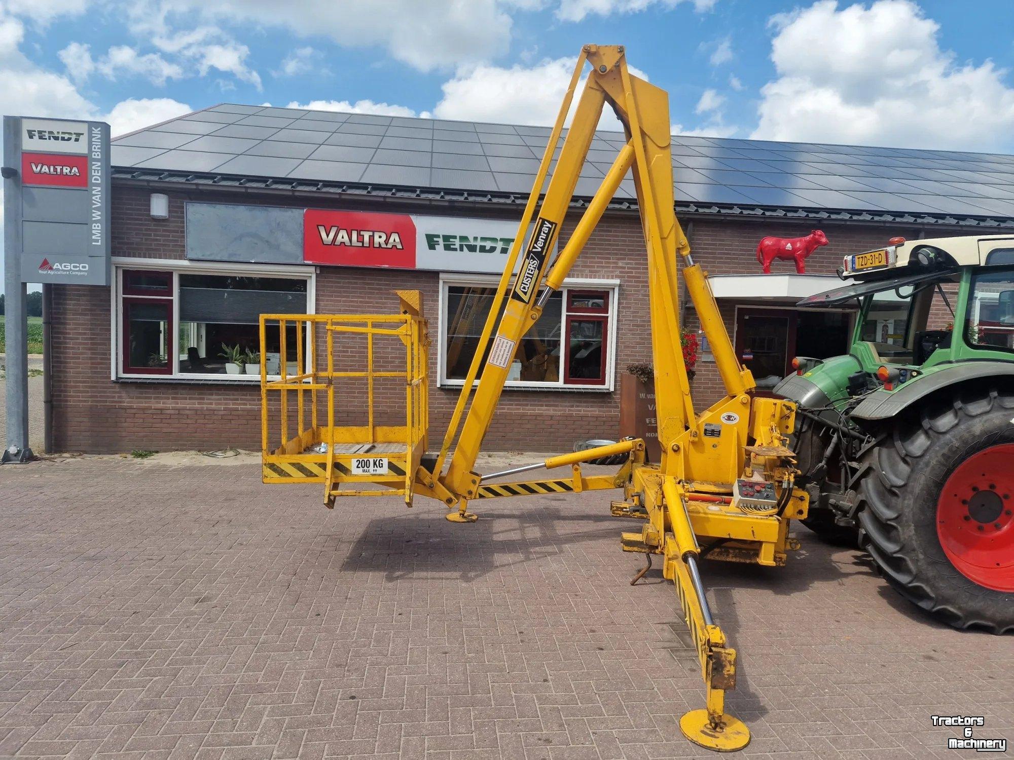 Articulated platforms Custers TRACTOR HOOGWERKER
