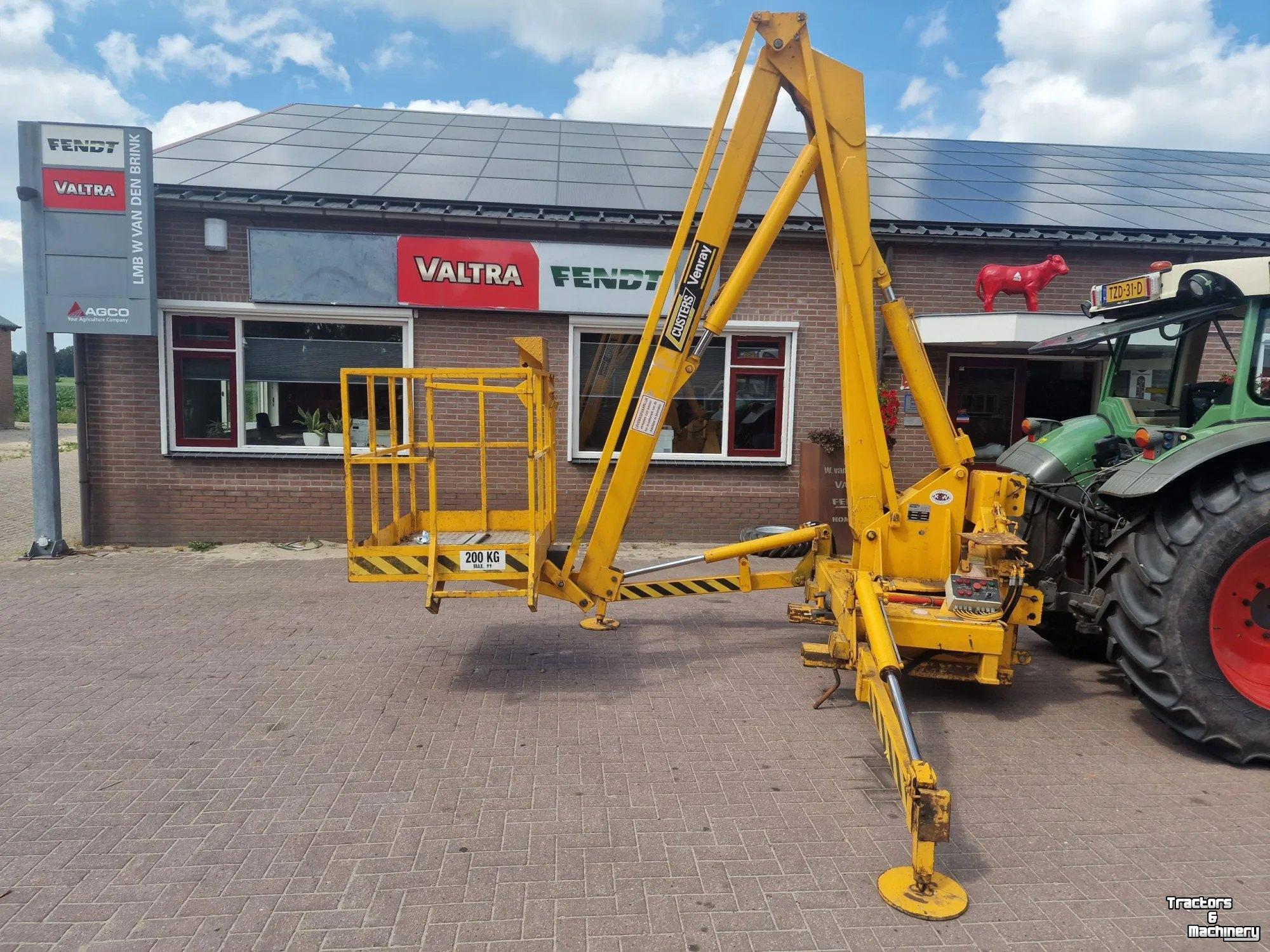 Articulated platforms Custers TRACTOR HOOGWERKER