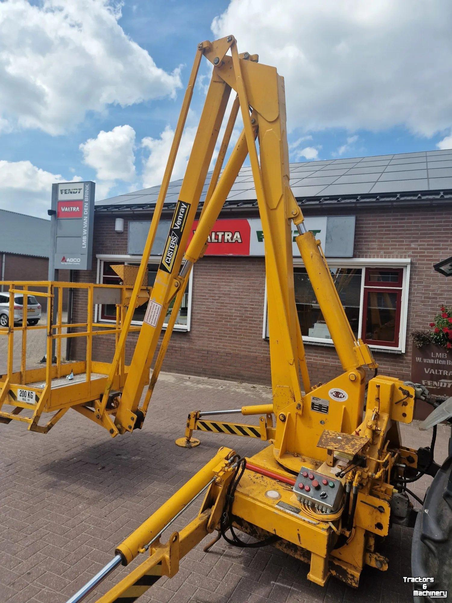 Articulated platforms Custers TRACTOR HOOGWERKER