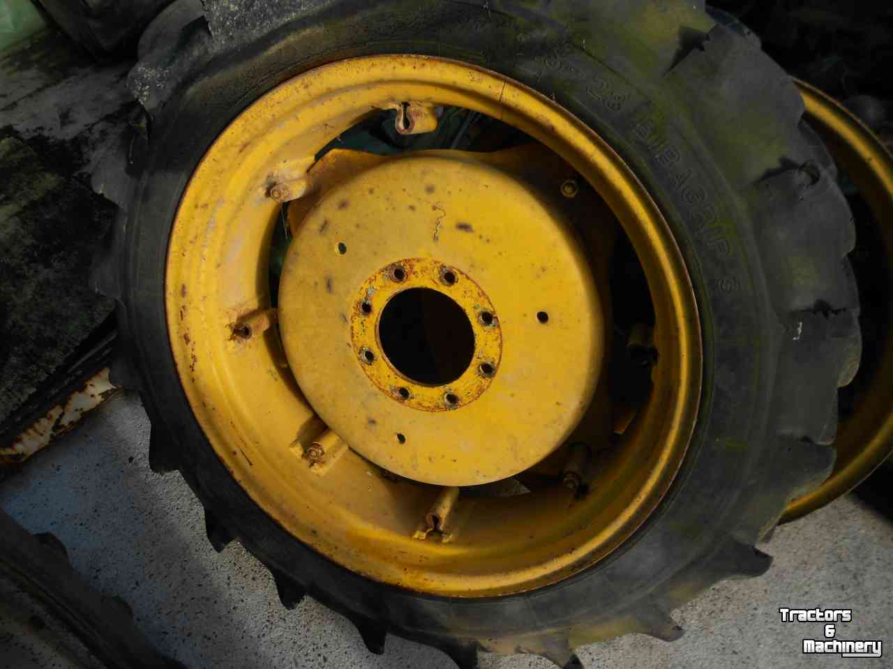 Wheels, Tyres, Rims & Dual spacers John Deere 9-28