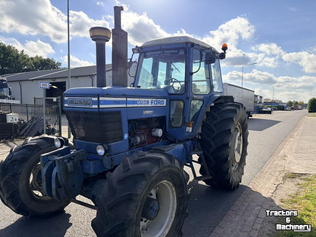Tractor Ford 8700