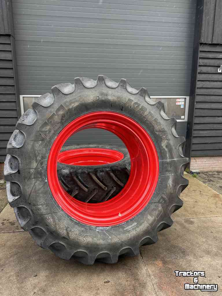 Wheels, Tyres, Rims & Dual spacers  Dubbellucht 520/85R46  naast  710/70R42