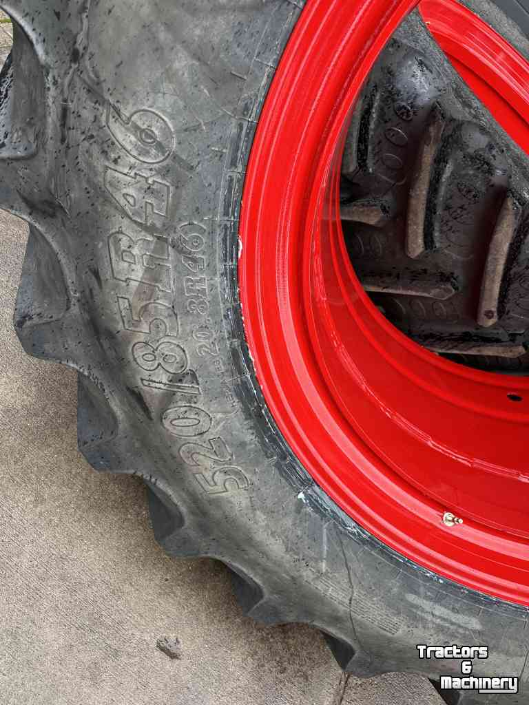 Wheels, Tyres, Rims & Dual spacers  Dubbellucht 520/85R46  naast  710/70R42