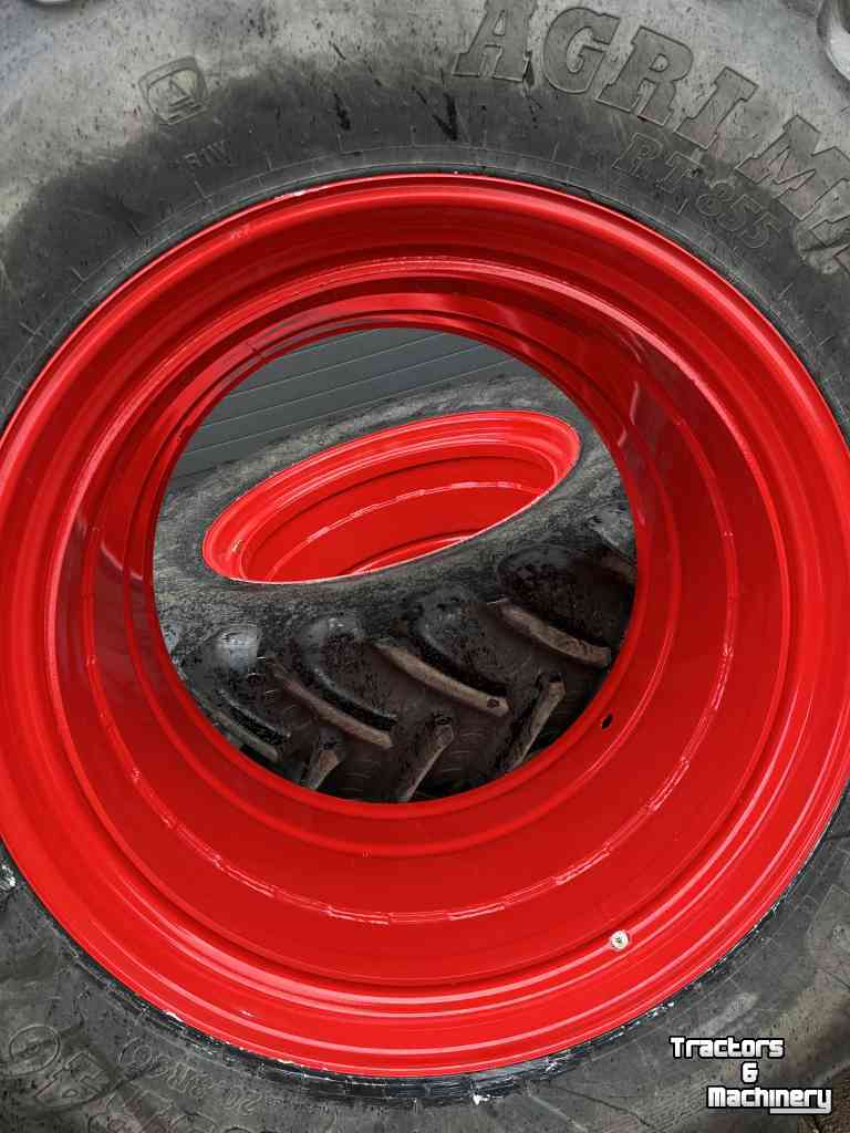 Wheels, Tyres, Rims & Dual spacers  Dubbellucht 520/85R46  naast  710/70R42