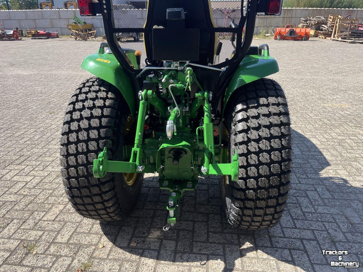 Small-track Tractor John Deere 3046R